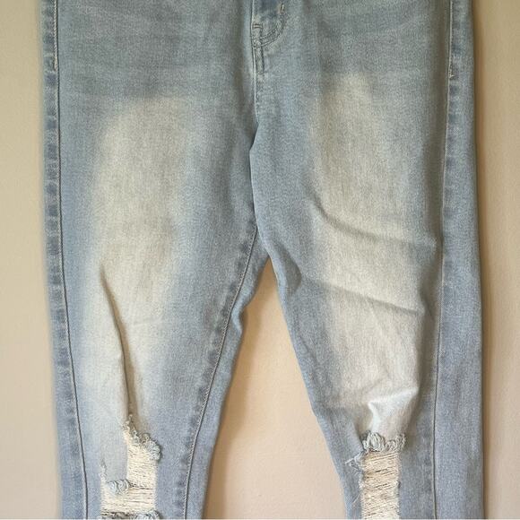 Fashion NOVA Light Wash Distressed Jean Jeggings Size 7 - Picture 9 of 13